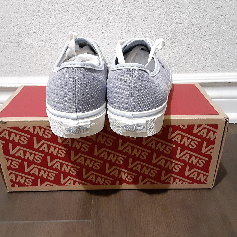 Vans - Picture 3 of 4
